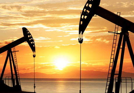 النفط يتراجع نحو 4٪ وسط مخاوف بشأن الطلب