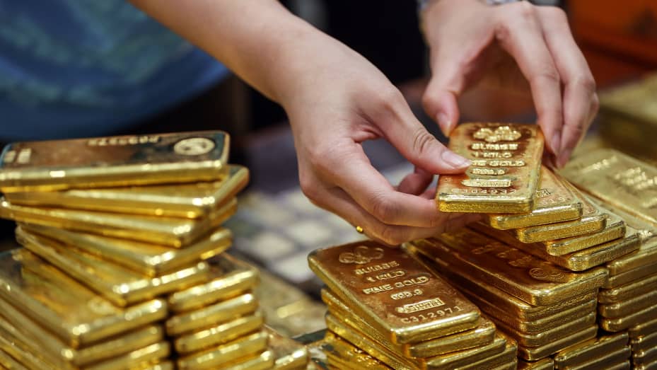 Gold rises to its highest level in five months