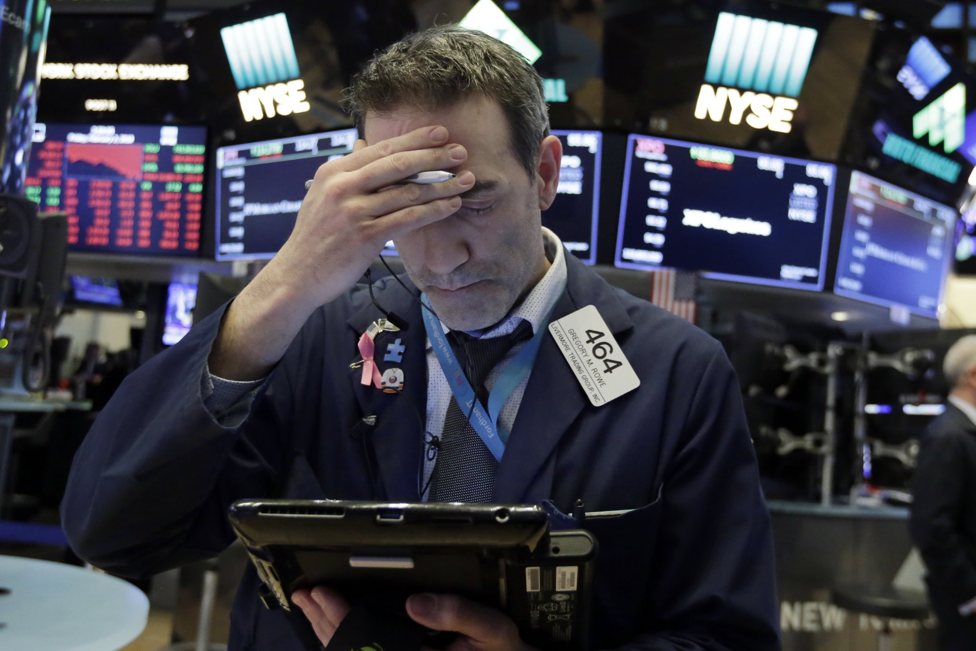 US stocks are down with a record high in Coronavirus cases