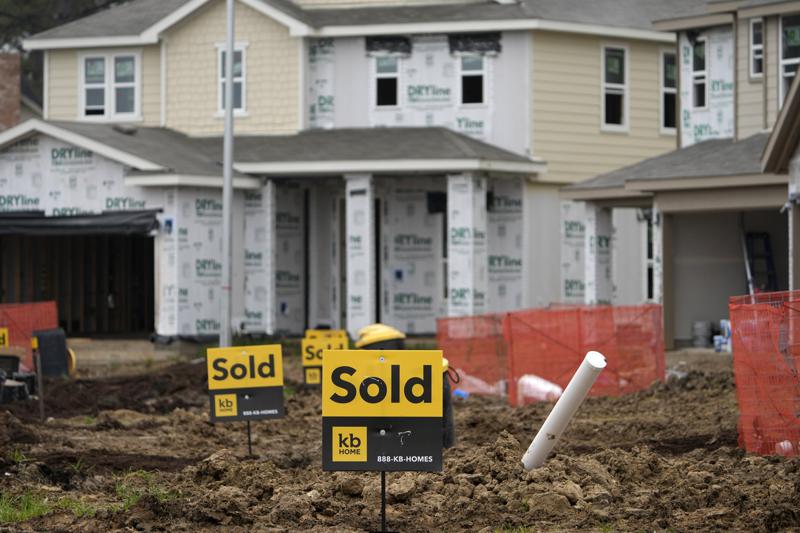 مبيعات المنازل الأمريكية الجديدة تتراجع لأدنى مستوى لها فى عام