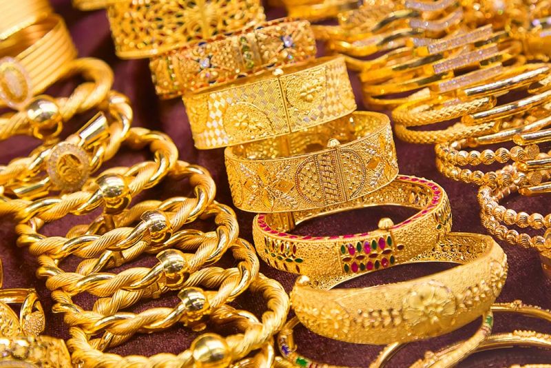 Gold hits its first weekly decline in three weeks