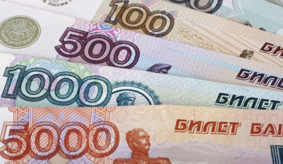 Russian ruble falls after interest rate cut