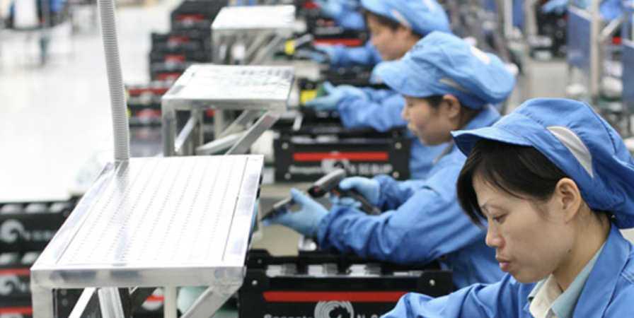 China's service sector slows for the third consecutive month in May