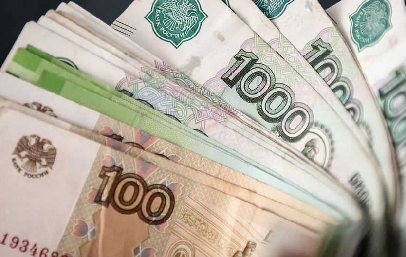 Russian ruble rises to its highest level since 2015