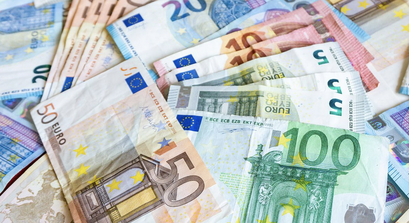 The euro hits its highest level in a month against the dollar