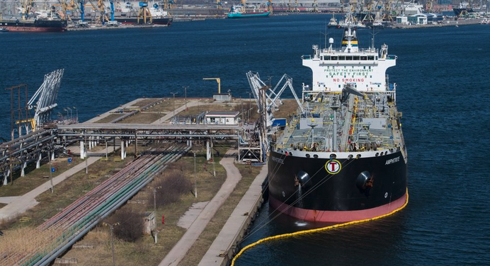 Oil exports from Russia's western ports hit a 4-year high in April