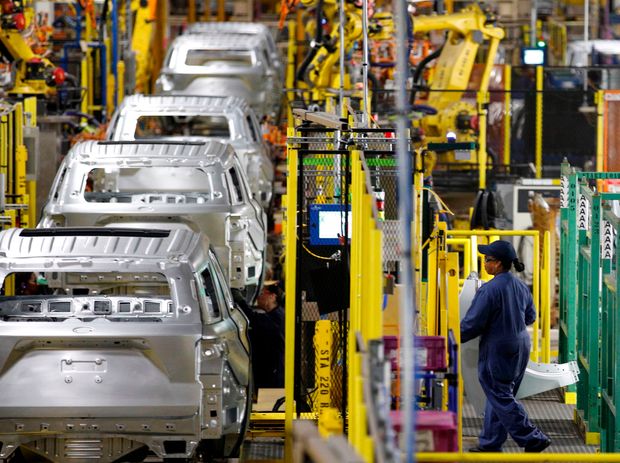 US manufacturing activity drops in April