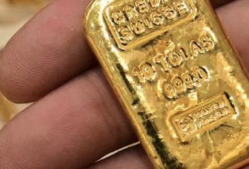 Gold rises after US data