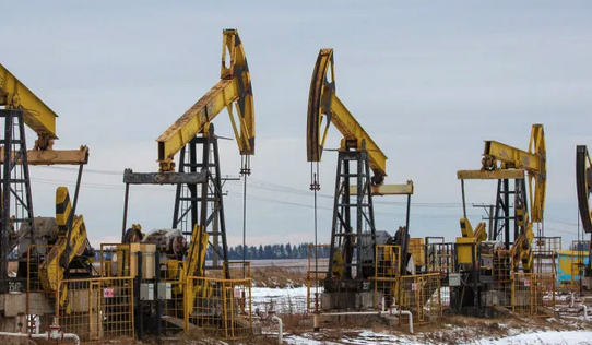 البيت الأبيض يقول إن مجموعة السبع ستناقش الحد الأقصى المقترح لأسعار النفط الروسي