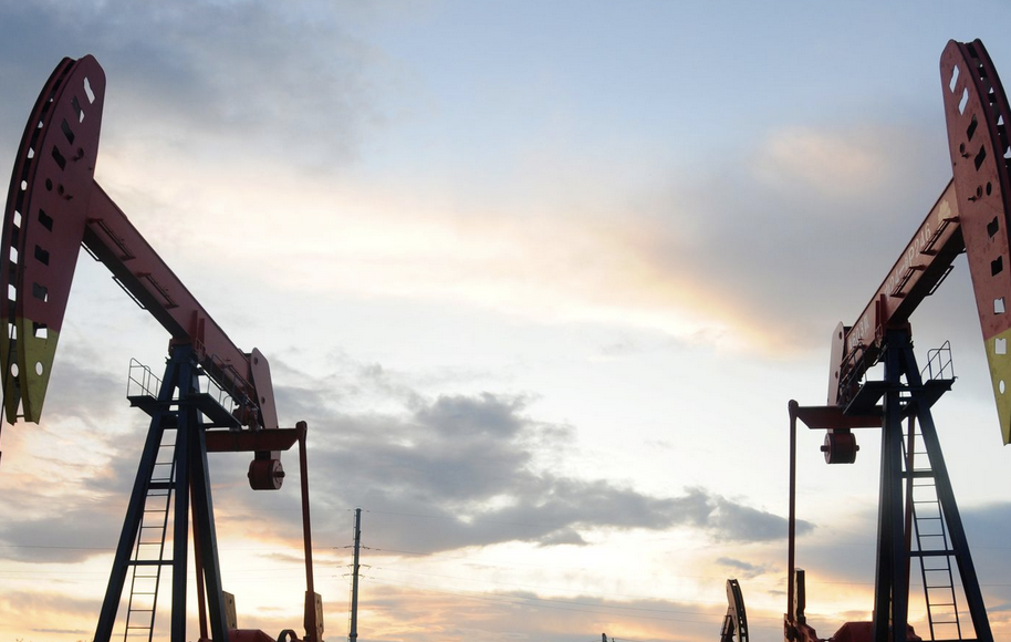 Oil achieves the second consecutive annual gain