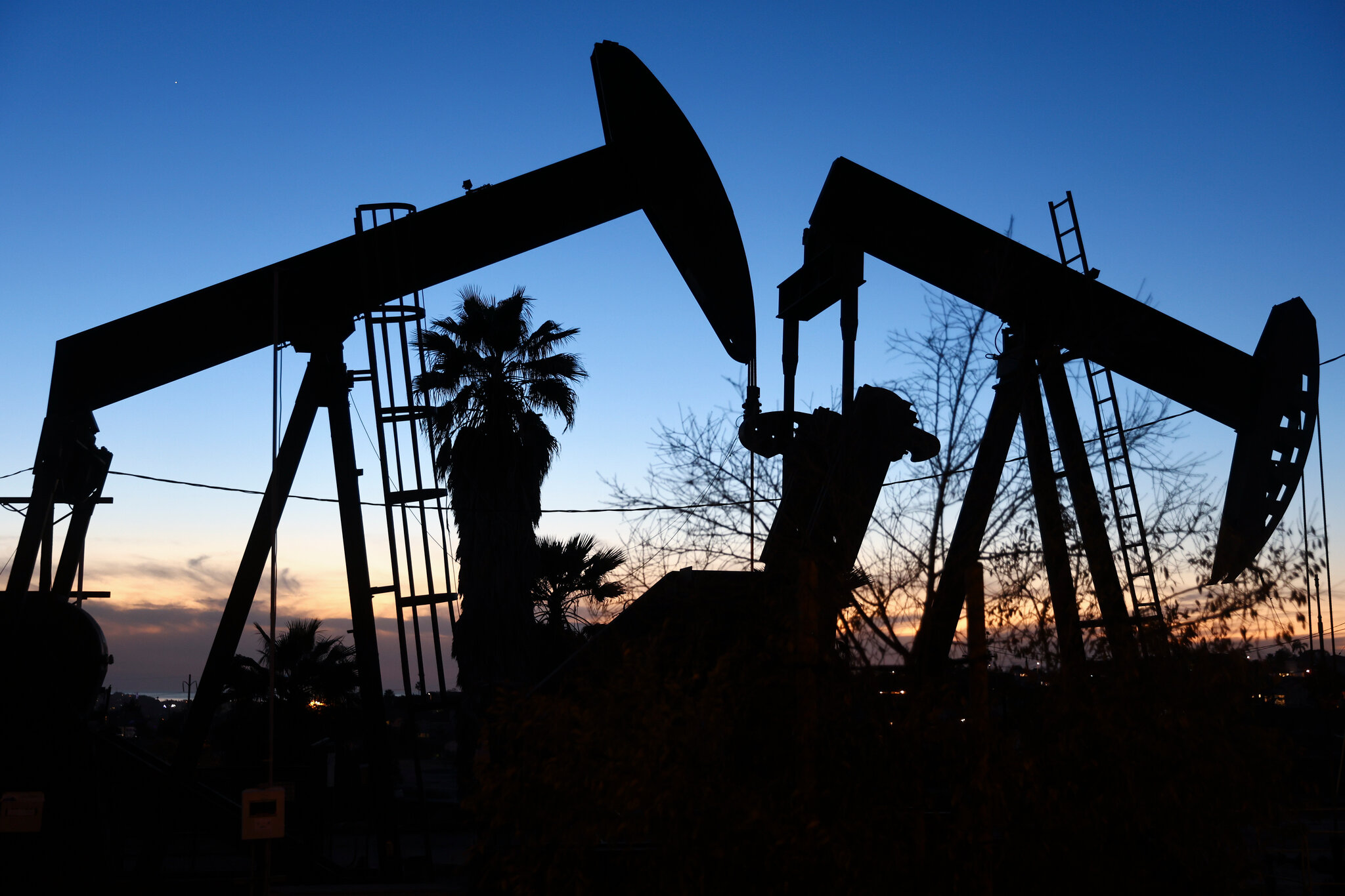 Oil continues to rise above $100 a barrel