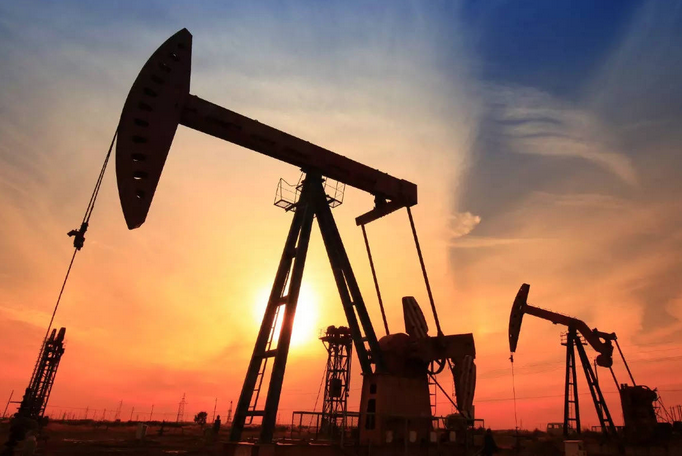 النفط الأمريكي يسجل أدنى مستوى له هذا العام